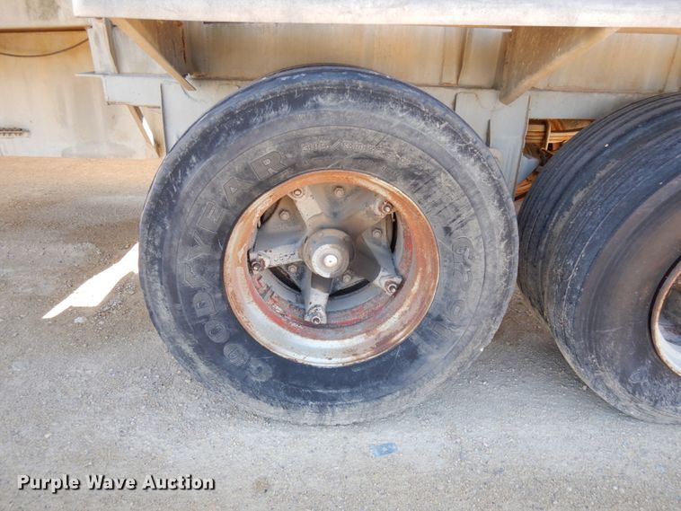 image for item GC9961 1970 Fruehauf  tank trailer