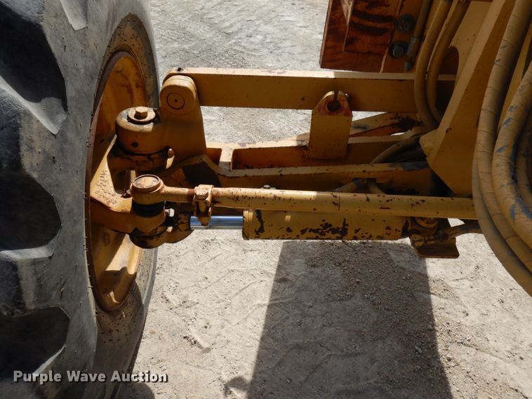 image for item GC9965 1996 Caterpillar 140H  motor grader