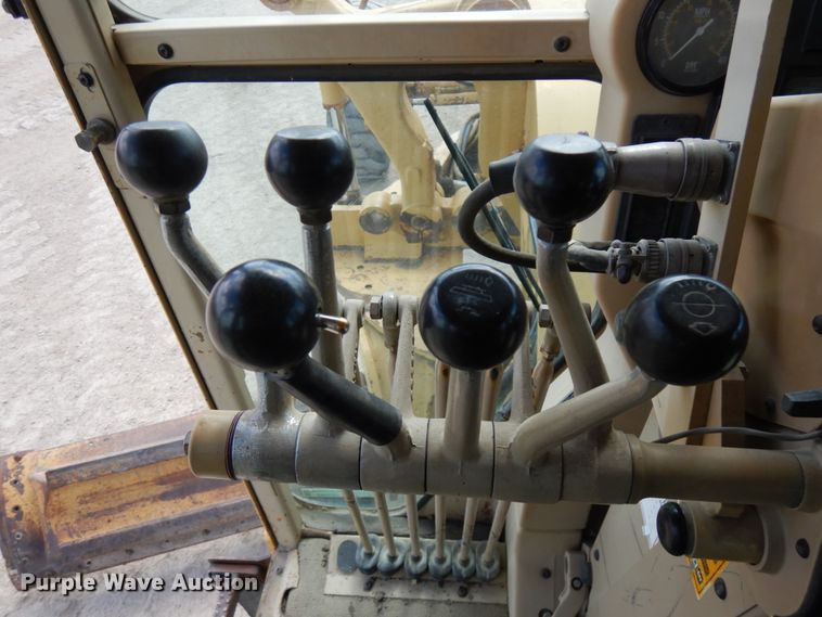 image for item GC9965 1996 Caterpillar 140H  motor grader