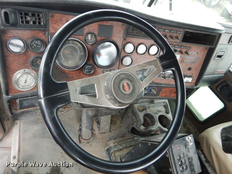 image for item HI9801 2003 Kenworth W900  ready mix