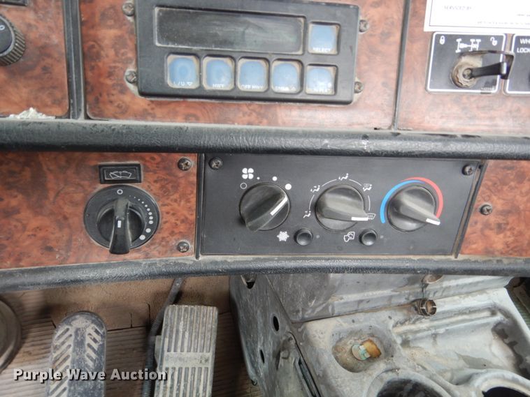 image for item HI9801 2003 Kenworth W900  ready mix