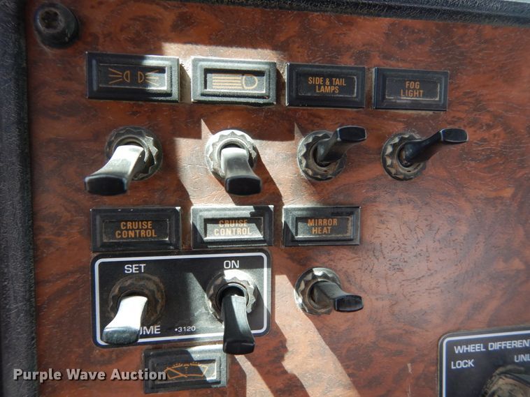 image for item HI9803 2000 Kenworth W900  ready mix