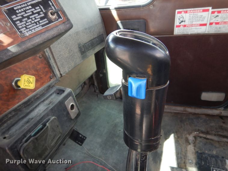 image for item HI9803 2000 Kenworth W900  ready mix