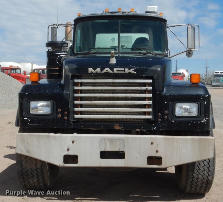 image for item HI9805 1999 Mack RD690S  ready mix