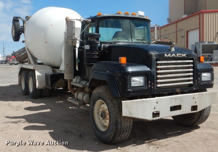 image for item HI9805 1999 Mack RD690S  ready mix