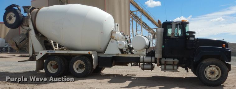 image for item HI9805 1999 Mack RD690S  ready mix