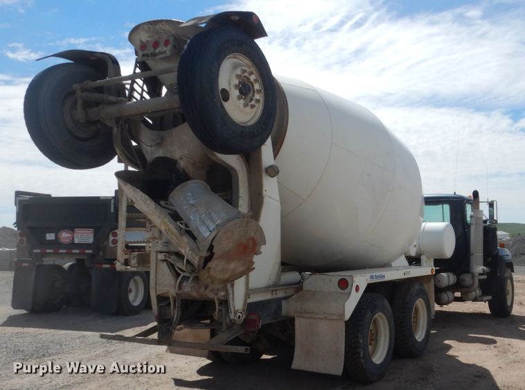 image for item HI9805 1999 Mack RD690S  ready mix