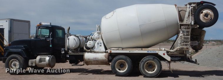 image for item HI9805 1999 Mack RD690S  ready mix