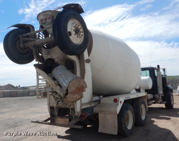 image for item HI9805 1999 Mack RD690S  ready mix