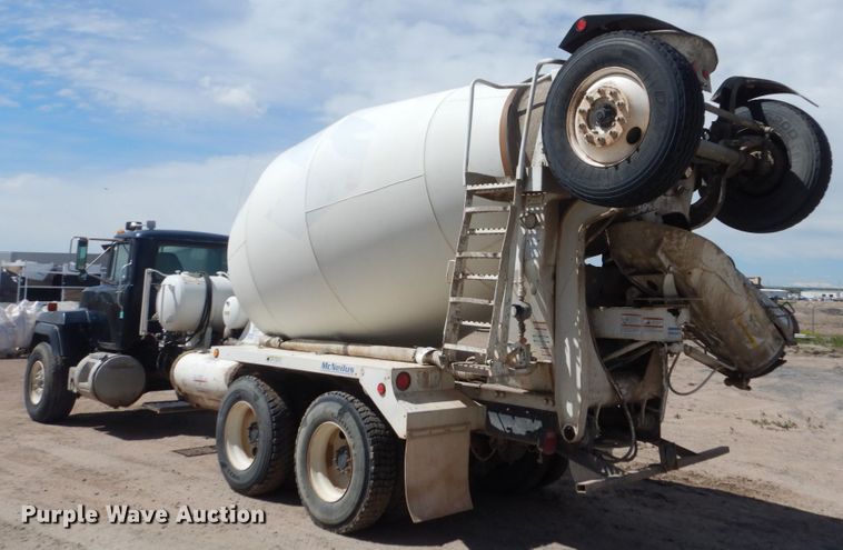 image for item HI9805 1999 Mack RD690S  ready mix