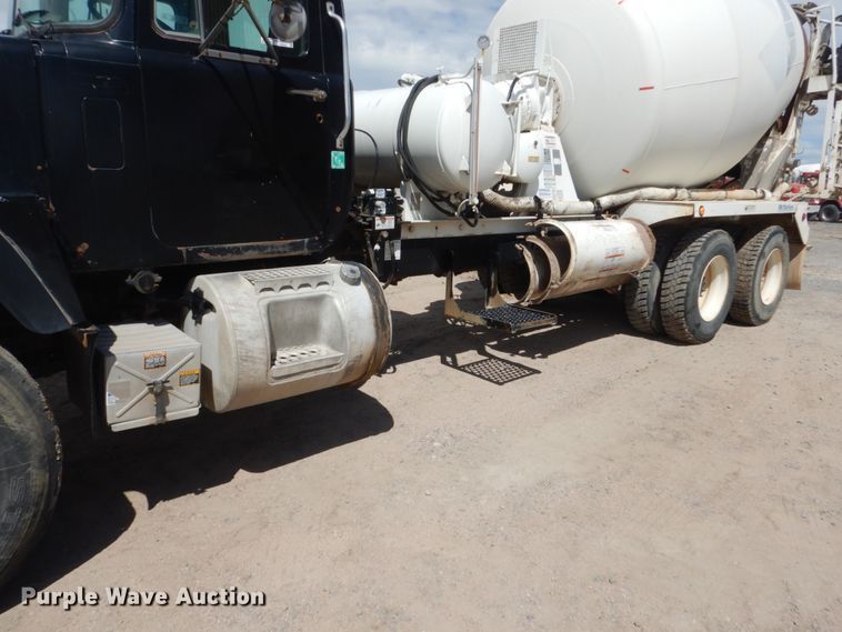 image for item HI9805 1999 Mack RD690S  ready mix