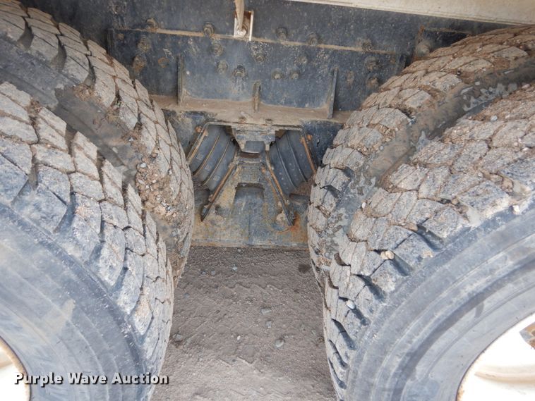 image for item HI9805 1999 Mack RD690S  ready mix