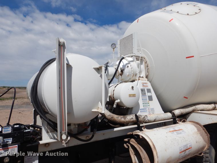 image for item HI9805 1999 Mack RD690S  ready mix