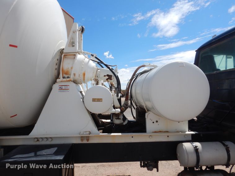 image for item HI9805 1999 Mack RD690S  ready mix