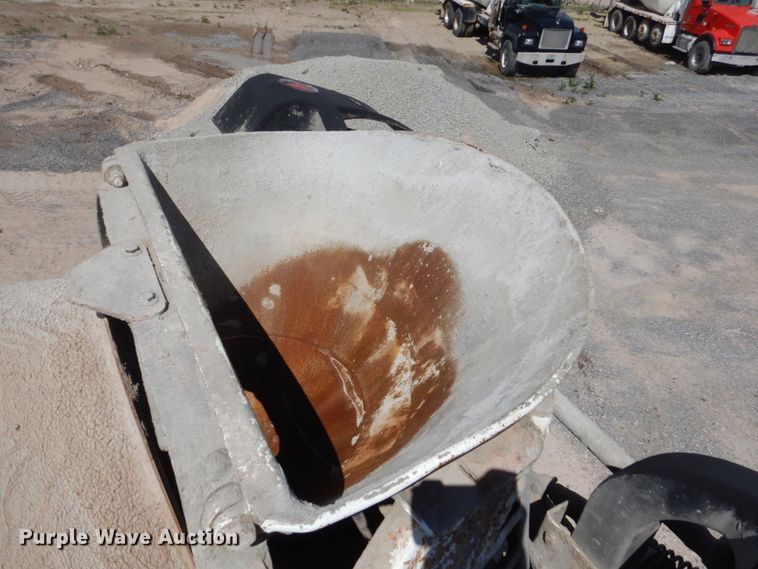 image for item HI9805 1999 Mack RD690S  ready mix