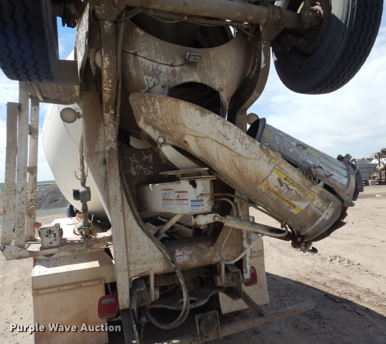 image for item HI9805 1999 Mack RD690S  ready mix