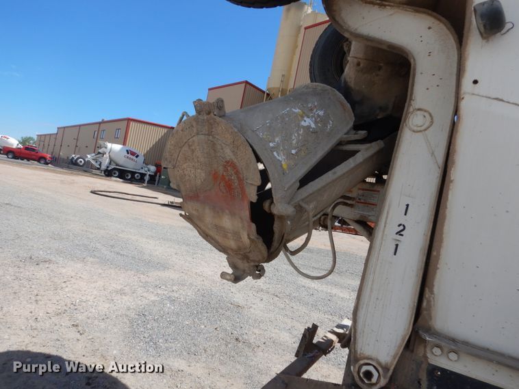 image for item HI9805 1999 Mack RD690S  ready mix