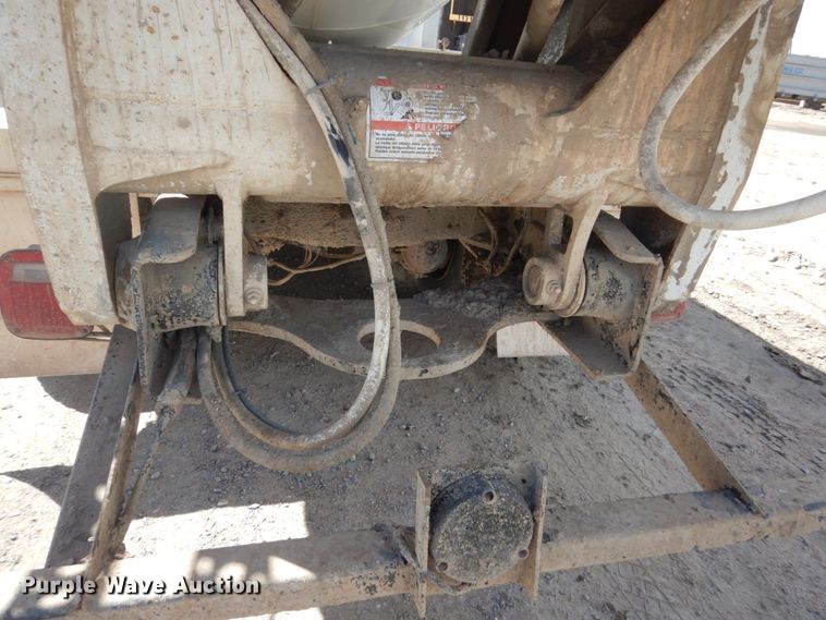 image for item HI9805 1999 Mack RD690S  ready mix