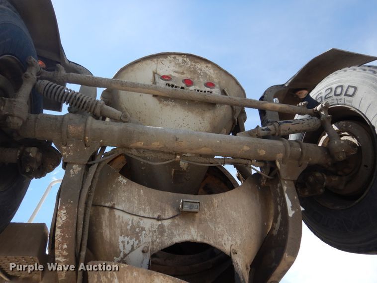 image for item HI9805 1999 Mack RD690S  ready mix