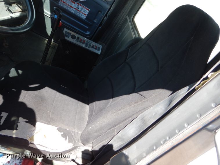 image for item HI9805 1999 Mack RD690S  ready mix