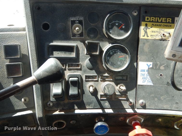 image for item HI9805 1999 Mack RD690S  ready mix