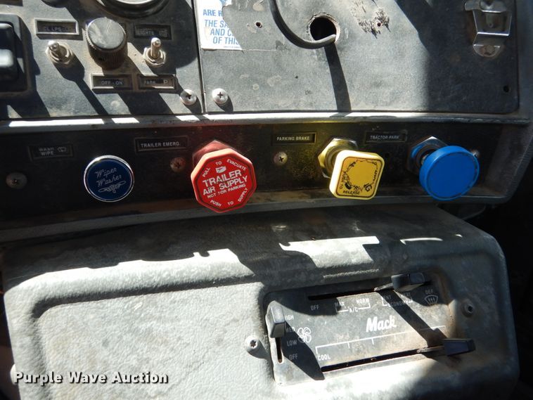 image for item HI9805 1999 Mack RD690S  ready mix