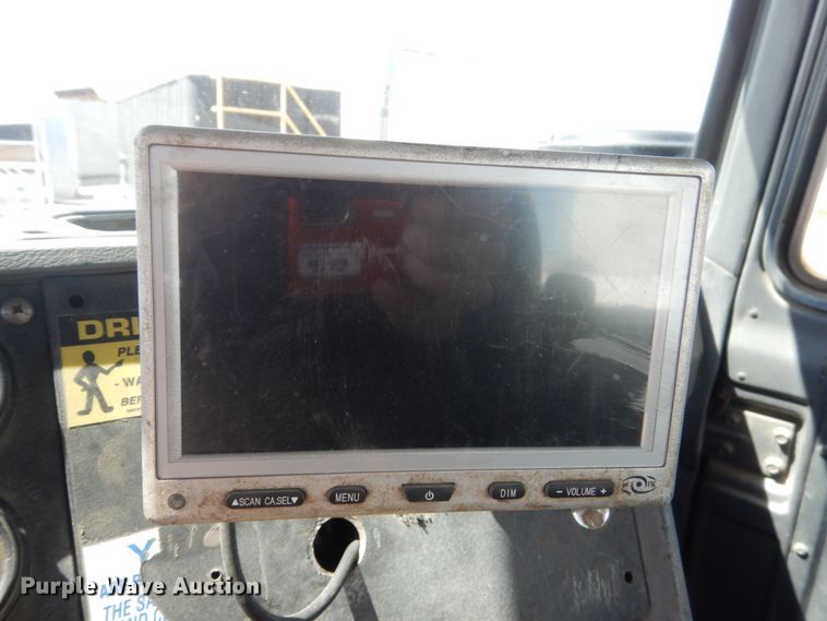 image for item HI9805 1999 Mack RD690S  ready mix