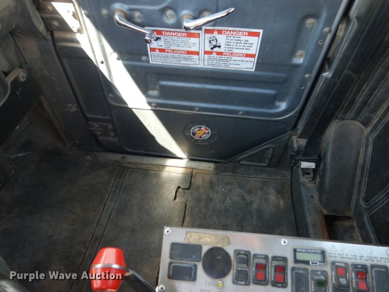 image for item HI9805 1999 Mack RD690S  ready mix