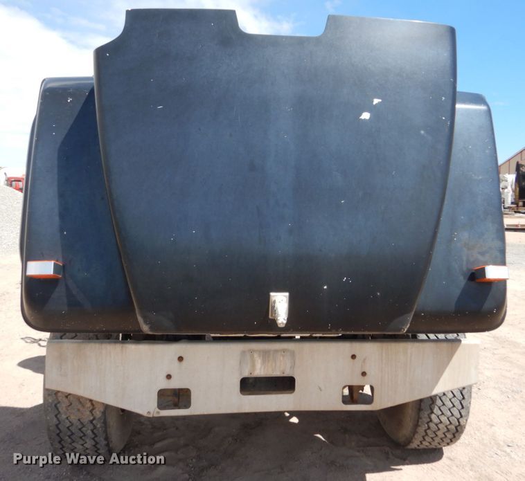 image for item HI9805 1999 Mack RD690S  ready mix