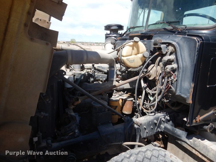 image for item HI9805 1999 Mack RD690S  ready mix