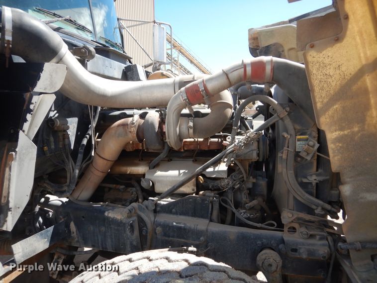 image for item HI9805 1999 Mack RD690S  ready mix