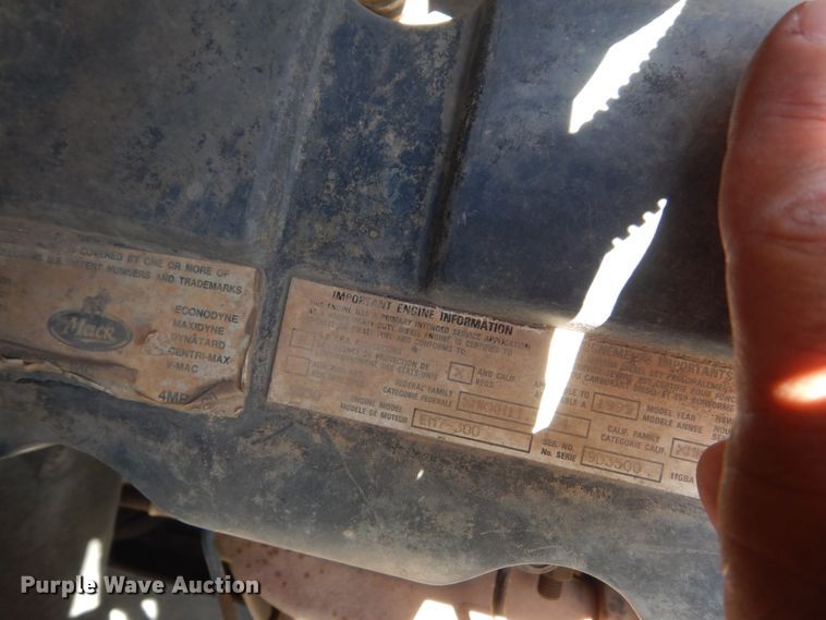 image for item HI9805 1999 Mack RD690S  ready mix