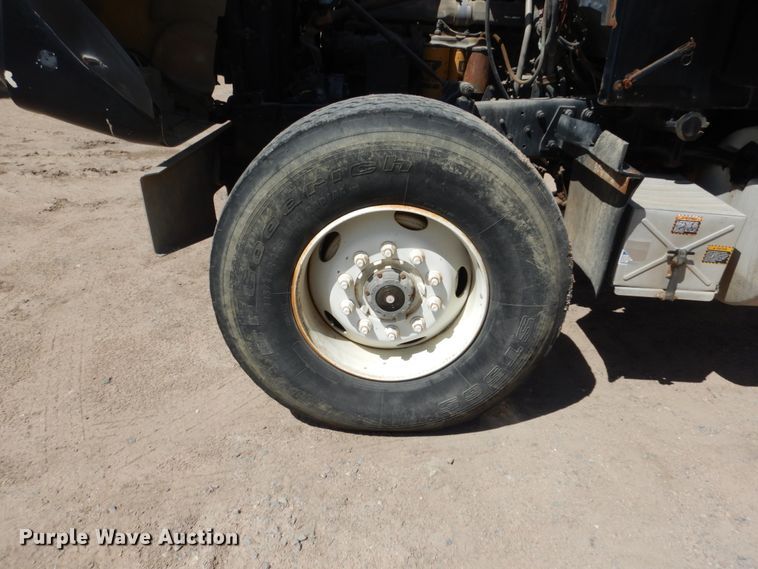 image for item HI9805 1999 Mack RD690S  ready mix