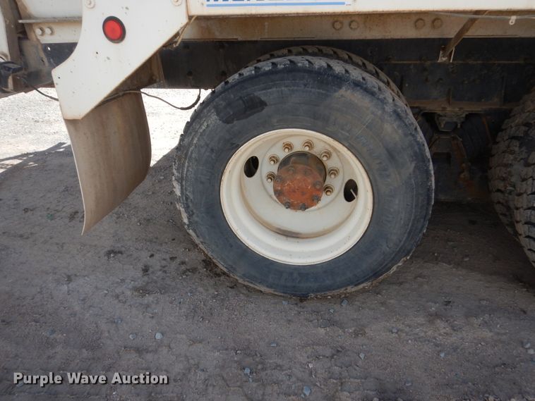 image for item HI9805 1999 Mack RD690S  ready mix