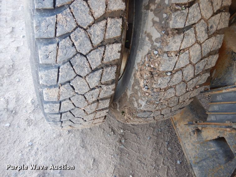 image for item HI9805 1999 Mack RD690S  ready mix