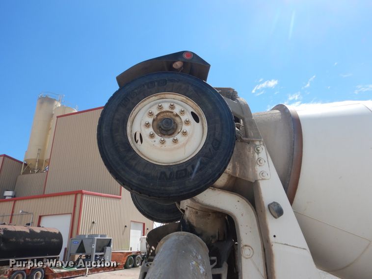 image for item HI9805 1999 Mack RD690S  ready mix