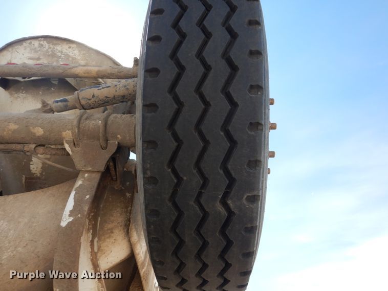 image for item HI9805 1999 Mack RD690S  ready mix