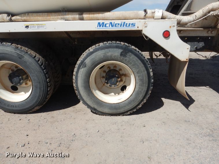 image for item HI9805 1999 Mack RD690S  ready mix