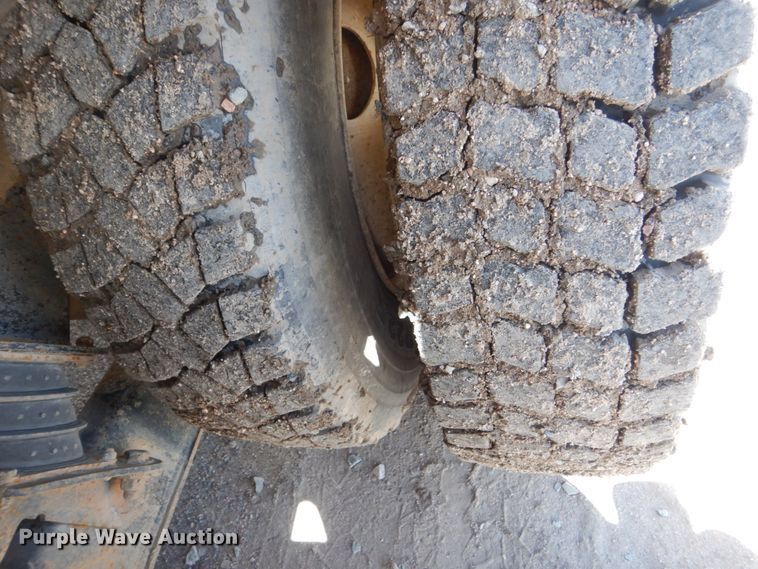 image for item HI9805 1999 Mack RD690S  ready mix