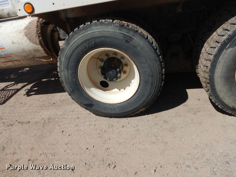 image for item HI9805 1999 Mack RD690S  ready mix