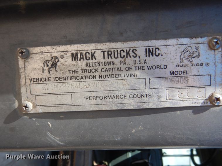 image for item HI9805 1999 Mack RD690S  ready mix