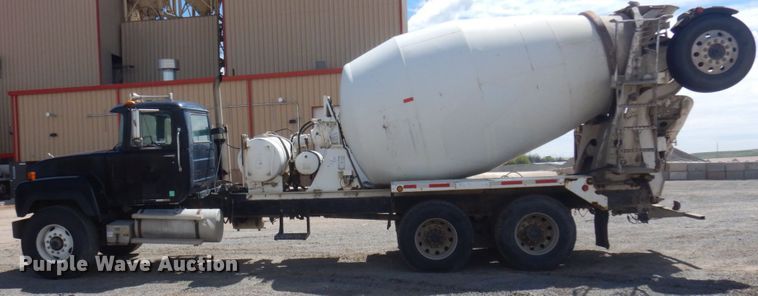 image for item HI9806 2001 Mack RB690S  ready mix truck