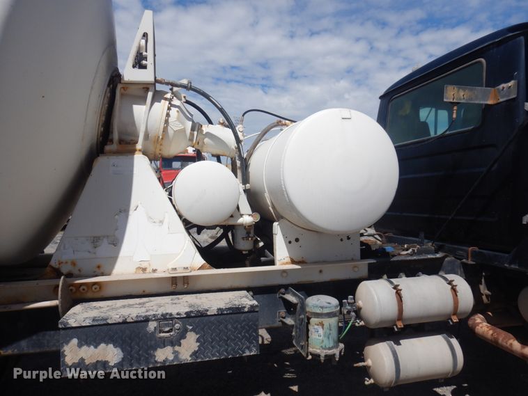 image for item HI9806 2001 Mack RB690S  ready mix truck