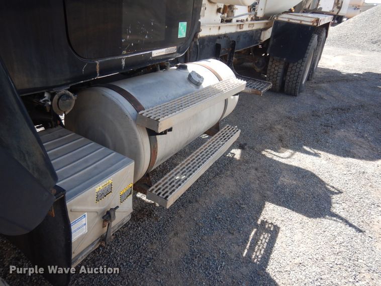 image for item HI9806 2001 Mack RB690S  ready mix truck