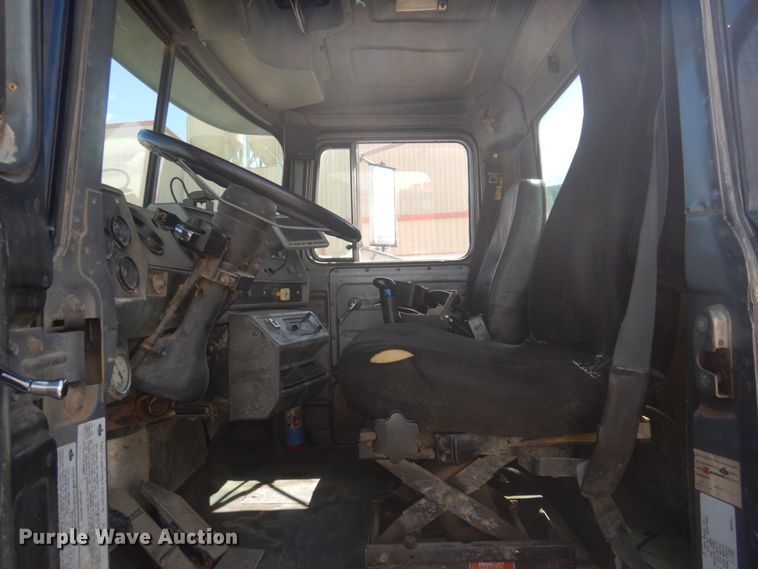 image for item HI9806 2001 Mack RB690S  ready mix truck