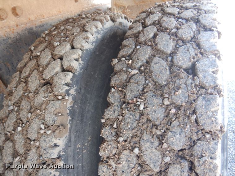 image for item HI9806 2001 Mack RB690S  ready mix truck