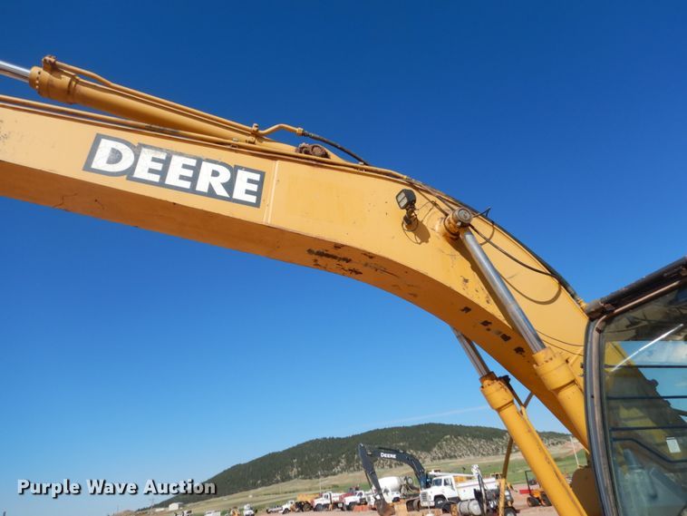 image for item HI9807 2006 John Deere 200C LC  excavator