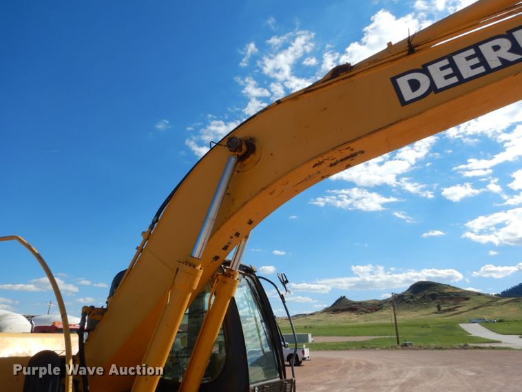 image for item HI9807 2006 John Deere 200C LC  excavator