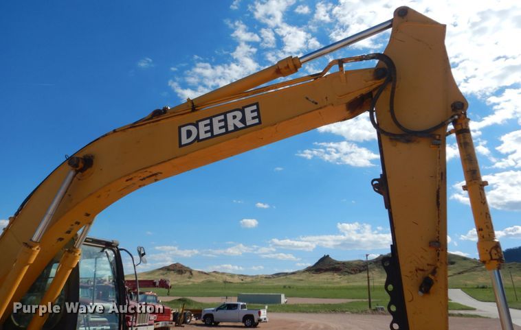 image for item HI9807 2006 John Deere 200C LC  excavator