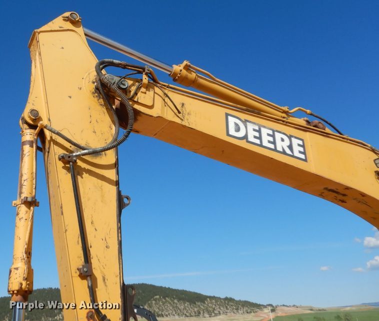 image for item HI9807 2006 John Deere 200C LC  excavator